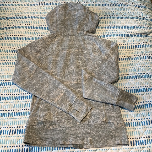 Lululemon Scuba Hoodie - Picture 4 of 7